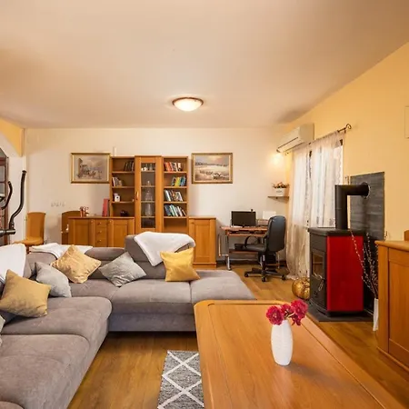 Ferienhaus Mit Privatpool Fur 8 Personen Ca 146 Qm In Bilice, Dalmatien Norddalmatien *