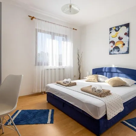Ferienhaus Mit Privatpool Fur 8 Personen Ca 146 Qm In Bilice, Dalmatien Norddalmatien