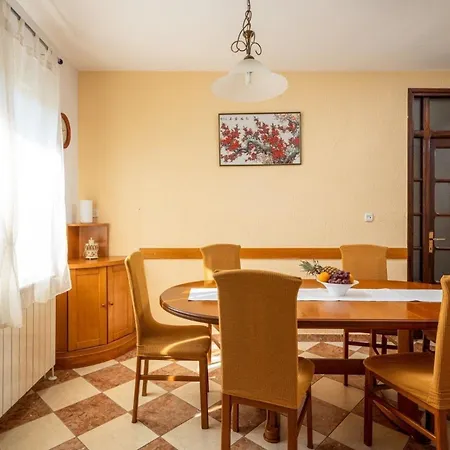 Ferienhaus Mit Privatpool Fur 8 Personen Ca 146 Qm In Bilice, Dalmatien Norddalmatien *